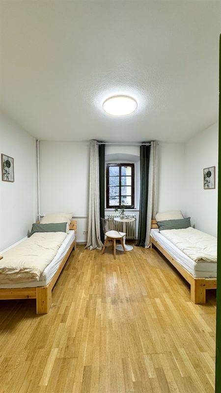 Zimmer mit zwei Einzelbetten